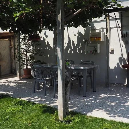 Mit Terrasse Und Seeblick Und Garten *